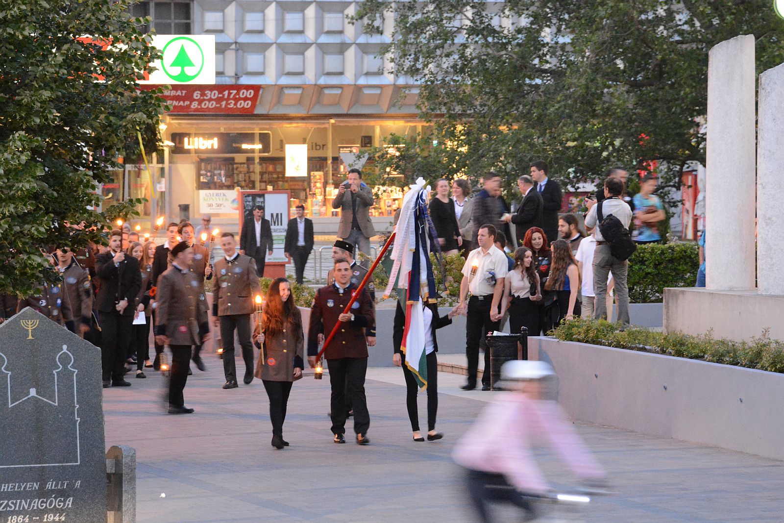 Összetörték az évfolyamkorsót a valétálók Fehérváron